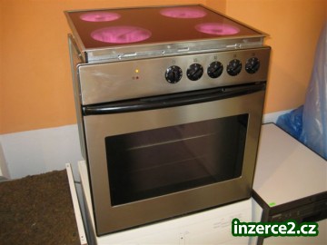 Sporák vestavný - Sklokeramická deska + nerezová trouba ZANUSSI_1 260219_1.jpg