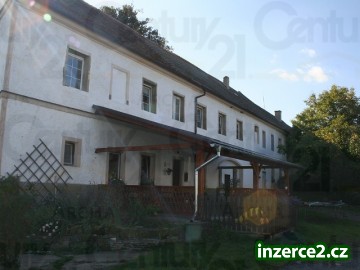Prodej statku s hospodářskými budovami,dvěma byty ,hostincem a ubytováním_1 260576_1.jpg