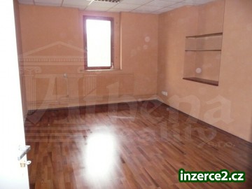 Pronájem skladu s kanceláří nedaleko HK_2 261158_2.jpg