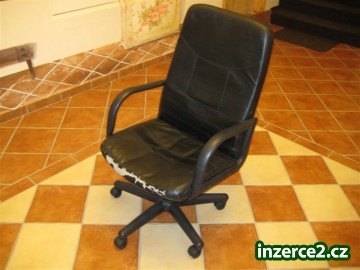 Kancelářské křeslo na kolečkách_1 262167_1.jpg