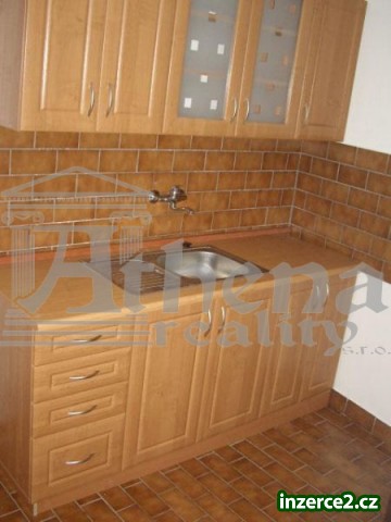 Pronájem prostorného, zděného bytu 2+1 se spaním v mezipatře_1 264805_1.jpg