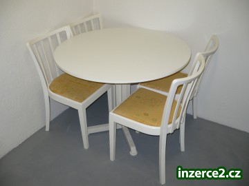 Kulatý bílý jídelní stůl a 4 židle_1 266785_1.jpg