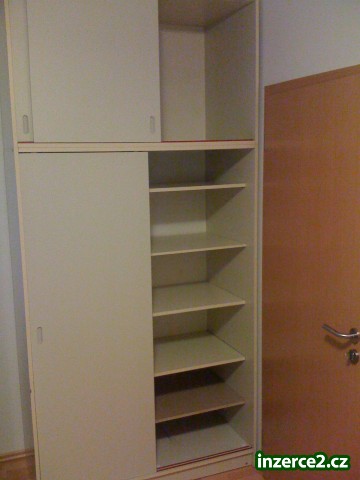 Prodám 2 skříně a 2 noční stolky_1 273556_1.jpg
