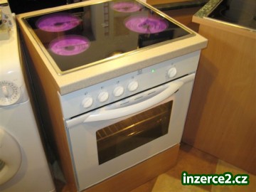 Sporák vestavný - Sklokeramická deska + trouba INDESIT_1 274620_1.jpg