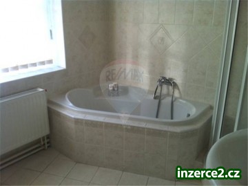 Nabízíme Luxusní vilu pro bydlení či podnikání ve Val. Meziříčí_2 275108_2.jpg