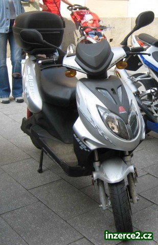 Prodám skůtr A1070_1 275635_1.jpg