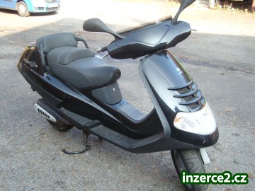 PRODÁM SKUTR PIAGIO 180ccm_1 275956_1.jpg
