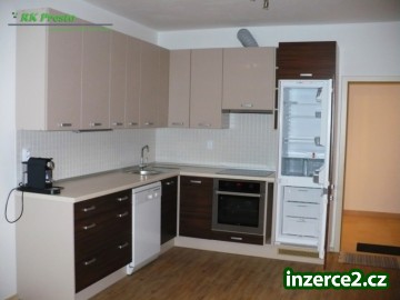 Pronájem prostorného bytu 1+kk s balkónem a gar. u IGY._1 277217_1.jpg