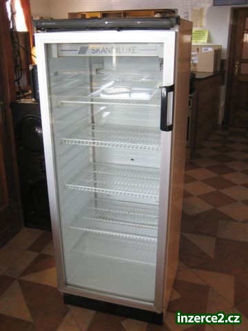 Prosklená lednice chladnice SKANDILUXE_1 277716_1.jpg