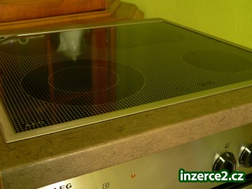 Set AEG nerez s vyjížděcími dveřmi_2 278534_2.jpg