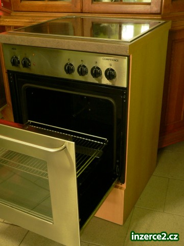 AEG nerez s vyjížděcími dveřmi_1 280831_1.jpg