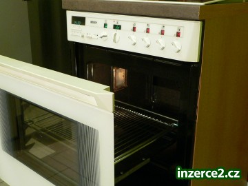 BOSCH vyjížděcí dveře, bílý_1 286151_1.jpg