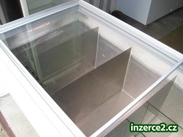 Mraznička - Mrazák prosklený pultový GRAM - objem 610 l._2 287367_2.jpg