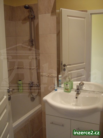Pronájem luxusního, zařízeného bytu 3+1 v centru_2 287599_2.jpg