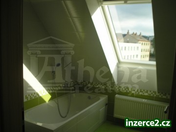 Pronájem luxusního, podkrovního bytu 2+1 v Náchodě_2 294709_2.jpg