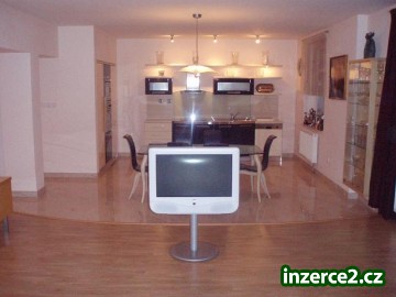Slunný byt v cihlovém domě s parkovacím místem_1 294996_1.jpg