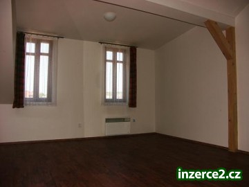 Garsonka 25m2, cihla, podkroví, ul. Tůmova, Praha 5 – Košíře_2 300098_2.jpg