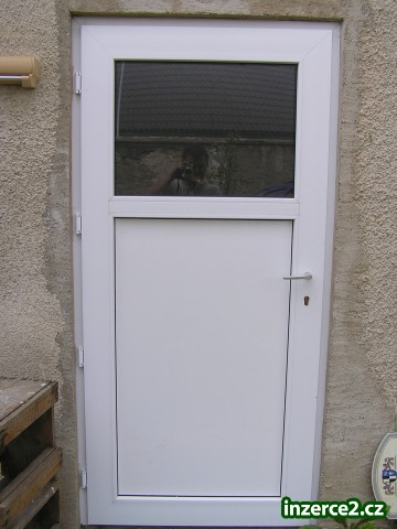 Plastové vchodové víceúčelové dveře 198/98cm nové_2 300341_2.jpg