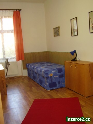 Pokoj se samostatným vchodem z chodby v Plzni_1 302949_1.jpg