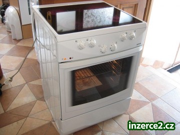 Sporák sklokeramický GORENJE- šíře 60 cm, horkovzduch_1 320195_1.jpg