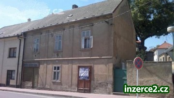 Prodej levného domu,2x byt2+1 + obchod,poblíž centra města Zdice (okr.Beroun)_1 328936_1.jpg