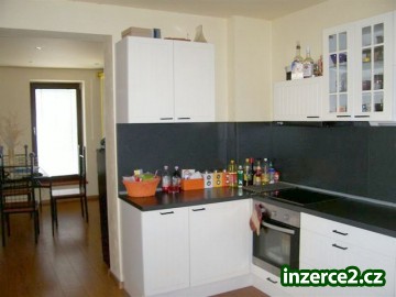 Praha 6 - Lysolaje, rodinný dům 3 NP., vnitřní bazén, garáž, krb._2 332798_2.jpg