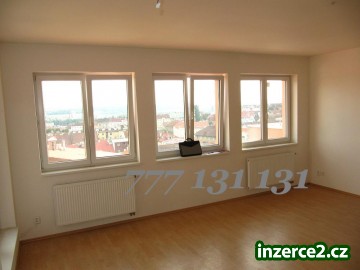 Prodej 2+kk s velkou terasou, parkovacím stáni pod domem a sklepem._2 336208_2.jpg