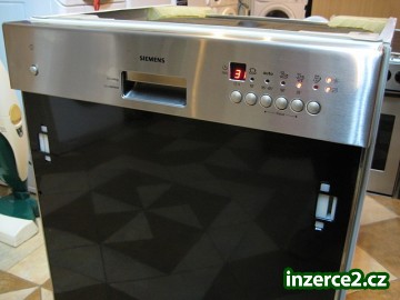 Myčka nádobí vestavná SIEMENS (široká)_2 339996_2.jpg