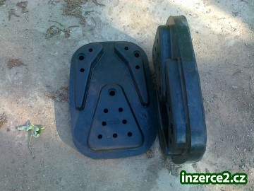 Gumové podložky pod stabilizační nohy na JCB 3cx/4cx_1 344048_1.jpg