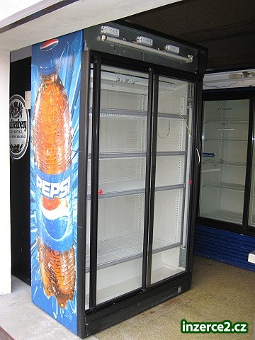 Prosklená lednice chladnice HELKAMA_1 345113_1.jpg