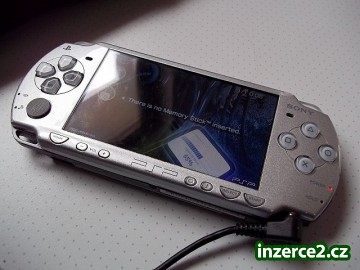Herní konzole SONY Playstation Portable PSP 2004 Silver_2 353698_2.jpg