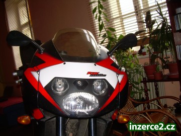 Aprilia RSV 1000 Mille_1 36475_1.jpg