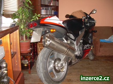 Aprilia RSV 1000 Mille_2 36475_2.jpg