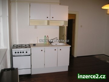 Pronájem prostorné garsonky, ČB._1 365757_1.jpg