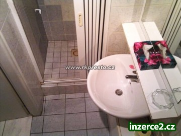 Pronájem bytu 1+kk s balkónem, nedaleko IGY._1 369076_1.jpg