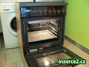 Černý vestavný sporák Bauknecht, lyžiny, nová deska_2 369867_2.jpg