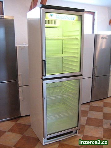 Prosklená lednice chladnice VESTFROST FKG 370_1 370647_1.jpg