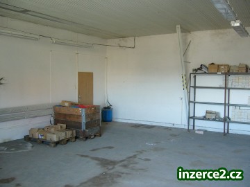 Pronájem skladu 550 m2 s nakládací rampou 74m2 podél celého skladu v Oseku u Rokycan_2 371320_2.jpg