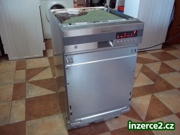 Myčka nádobí vestavná ELECTROLUX ESI45010X (úzká)_1 371934_1.jpg