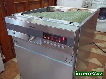 Myčka nádobí vestavná ELECTROLUX ESI45010X (úzká)_2 371934_2.jpg