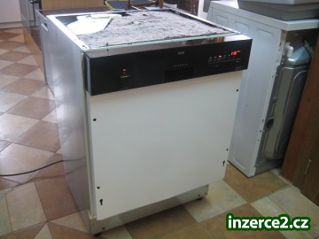 Myčka nádobí vestavná AEG F64070IB (široká) černá_1 375954_1.jpg