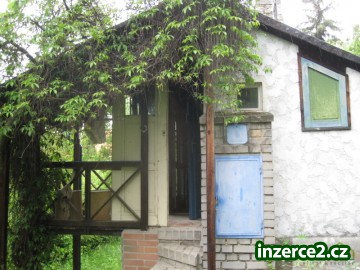Prodej chaty 1+kk/V (20m2), poz. 656m2, obec Statenice, okr. Praha západ._2 378003_2.jpg