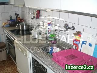 Rodinný dům v K.V.-vhodný jako sídlo firmy_1 38181_1.jpg