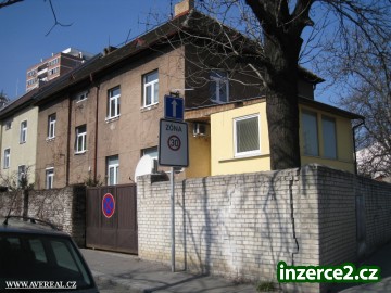 Prodej 1/2 RD - dvou bytů (4+1+hala+3+1+garáž+2x stání), Praha 10_1 384891_1.jpg