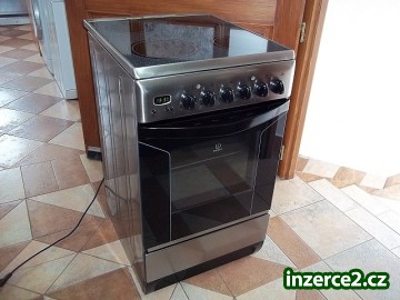 Sporák sklokeramický INDESIT nerez - šíře 50 cm horkovzduch digitál_1 389150_1.jpg