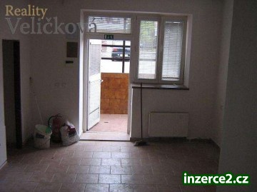 Nabízíme k pronájmu zrekonstruovanou prodejnu u nádraží v Hradci Králové_1 401206_1.jpg