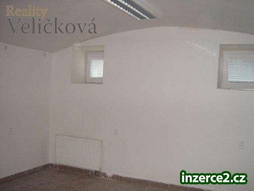 Nabízíme k pronájmu zrekonstruovanou prodejnu u nádraží v Hradci Králové_2 401206_2.jpg