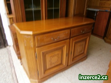 řezbovaná rustikální komoda_1 401611_1.jpg