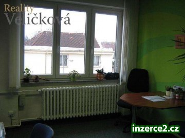 Nabízíme pronájem prosluněných kanceláří v klidné lokalitě Hradce Králové nedaleko centra_1 401675_1.jpg