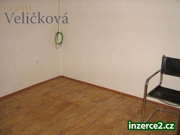 Nabízíme pronájem prosluněných kanceláří v klidné lokalitě Hradce Králové nedaleko centra_2 401675_2.jpg